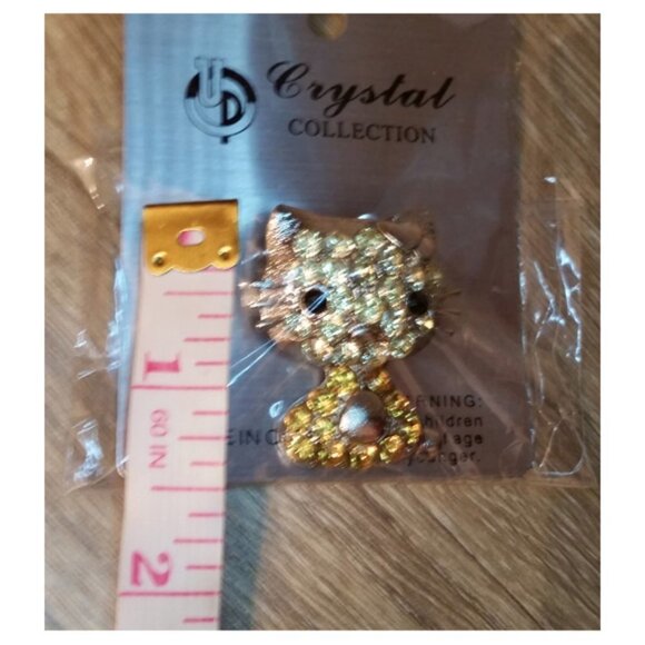 Nwt Hello Kitty Look Crystal Collection Brooch Pin Bejeweled Sparkling - Picture 2 of 3